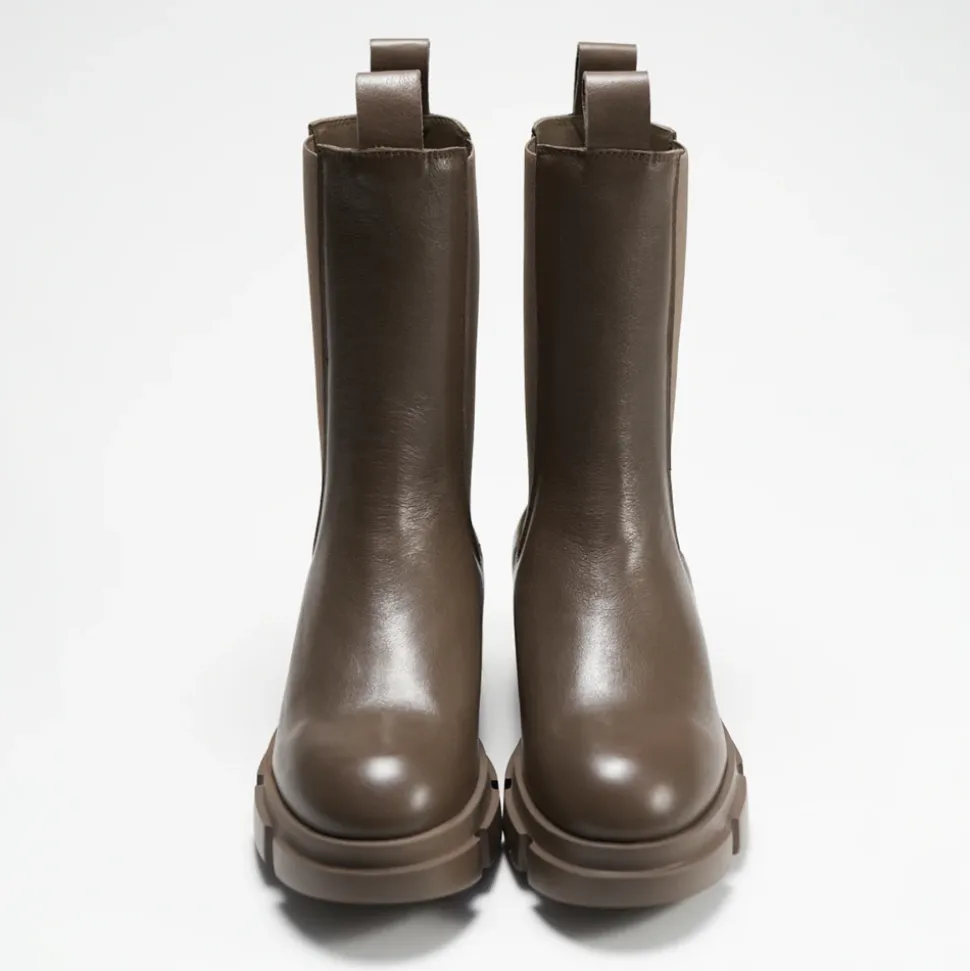 Kampfstiefel mit dicker Sohle