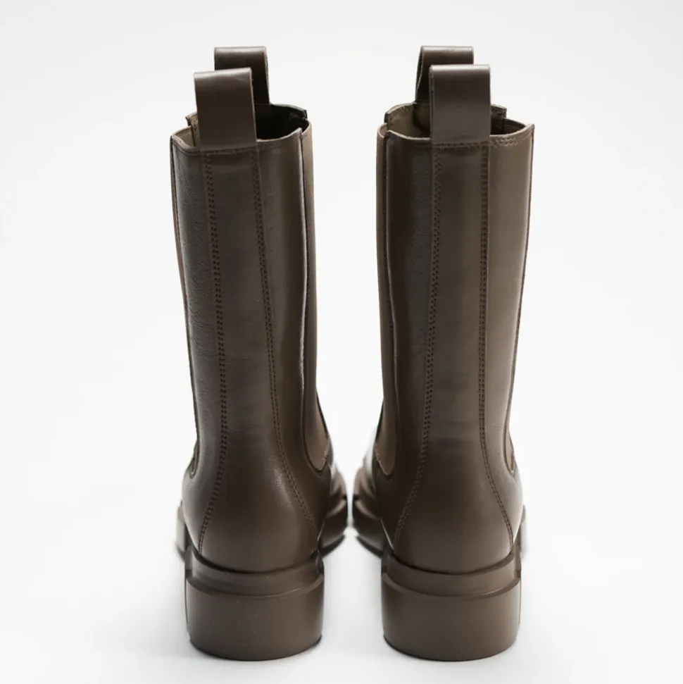 Kampfstiefel mit dicker Sohle