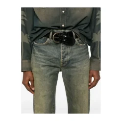 Klassische Blaue Jeans mit Logopatch