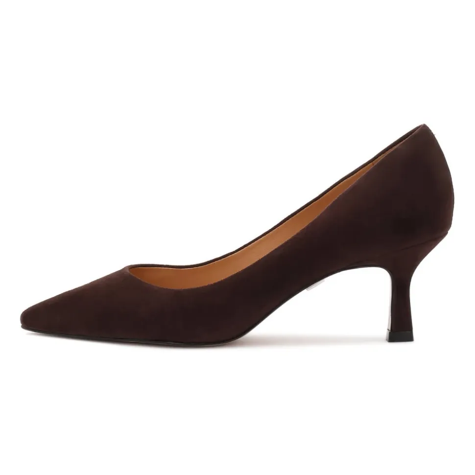 Klassische braune Wildlederpumps.Dieses Produkt fällt klein aus.