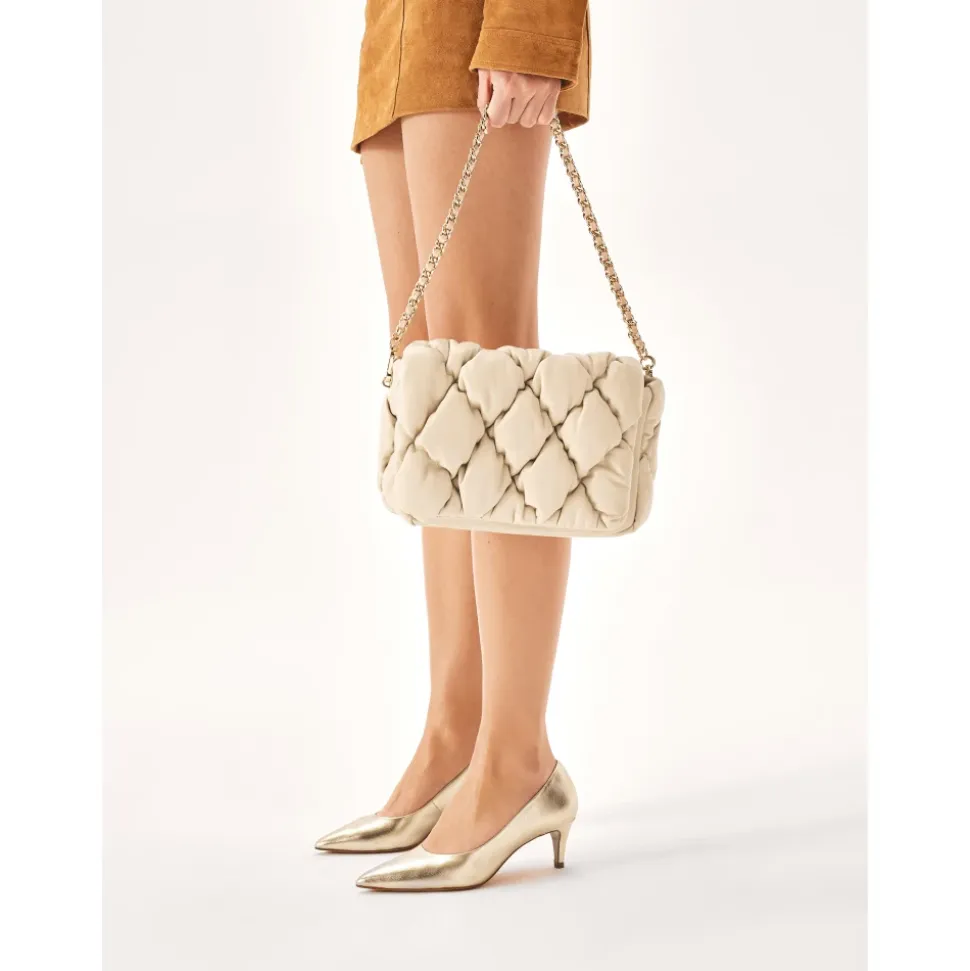 Klassische goldene Pumps mit niedrigem Absatz