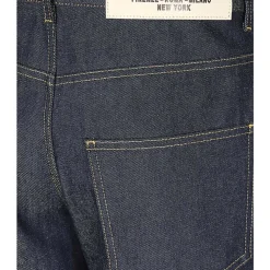 Klassische Jeans mit Kontrastnähten