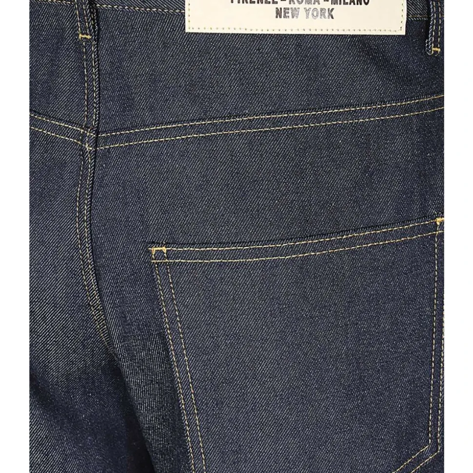 Klassische Jeans mit Kontrastnähten