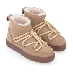 Klassische niedrige beige Winterstiefel
