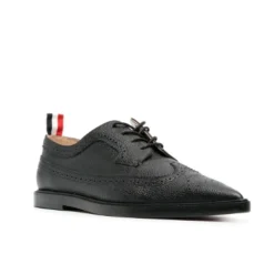 Klassische schwarze Ballerinas