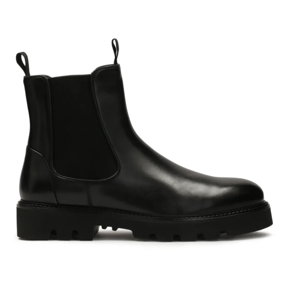 Klassische schwarze Herren-Pantoffeln auf einer Kleeblattsohle