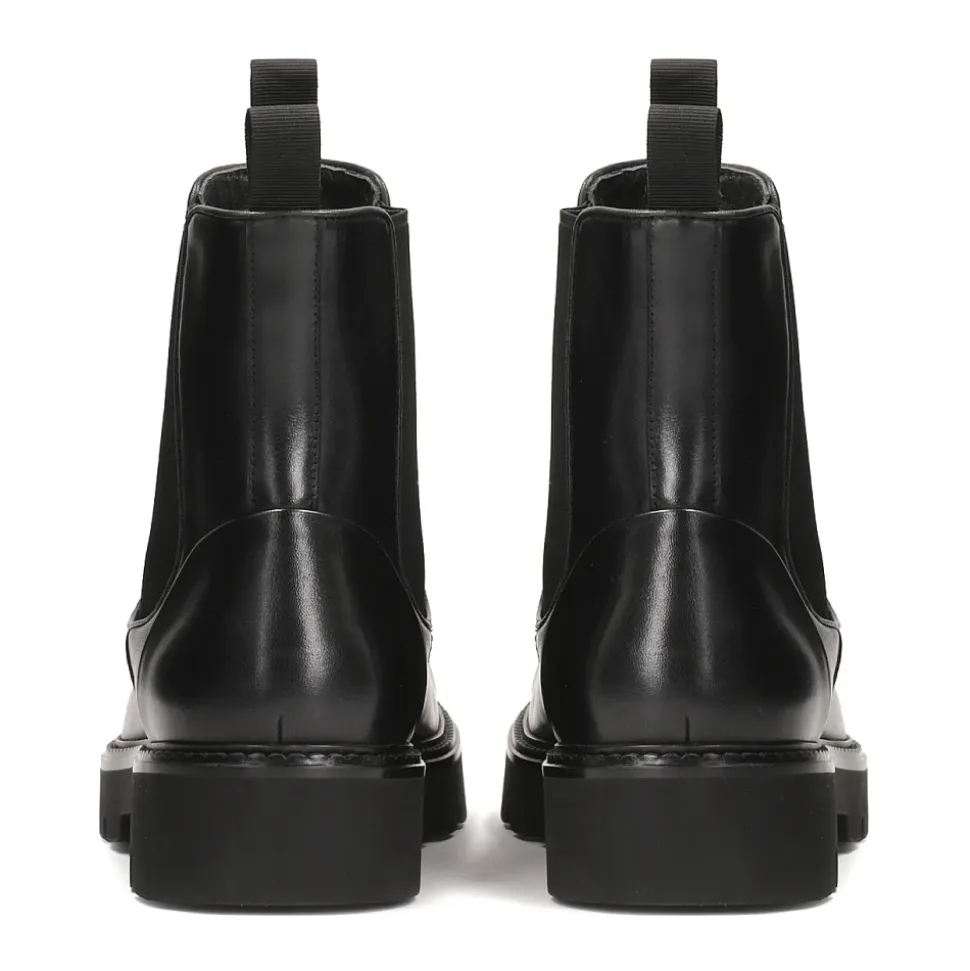 Klassische schwarze Herren-Pantoffeln auf einer Kleeblattsohle