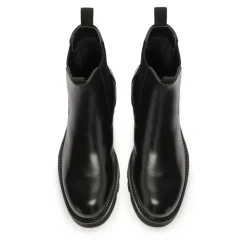 Klassische schwarze Herren-Pantoffeln auf einer Kleeblattsohle