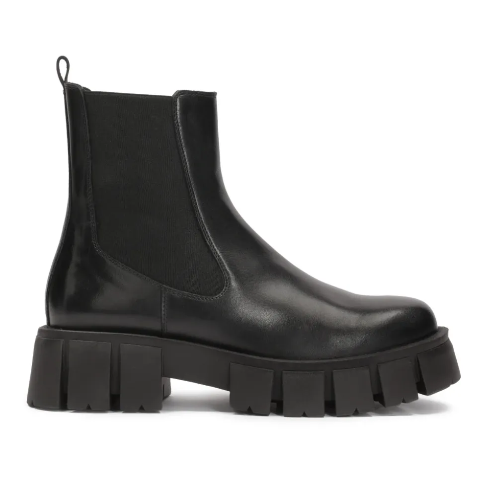 Klassische Stiefel mit elastischen Einsätzen