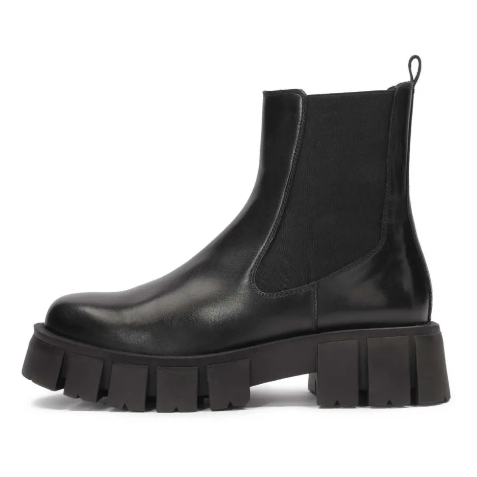 Klassische Stiefel mit elastischen Einsätzen