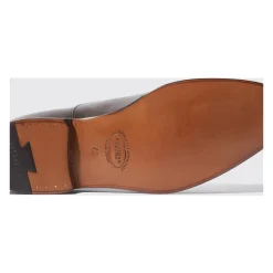 Klassischer Oxford Schuh mit eckiger Kappe