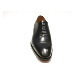 Klassischer schwarzer Boxcalf-Schuh mit Zehenkappe