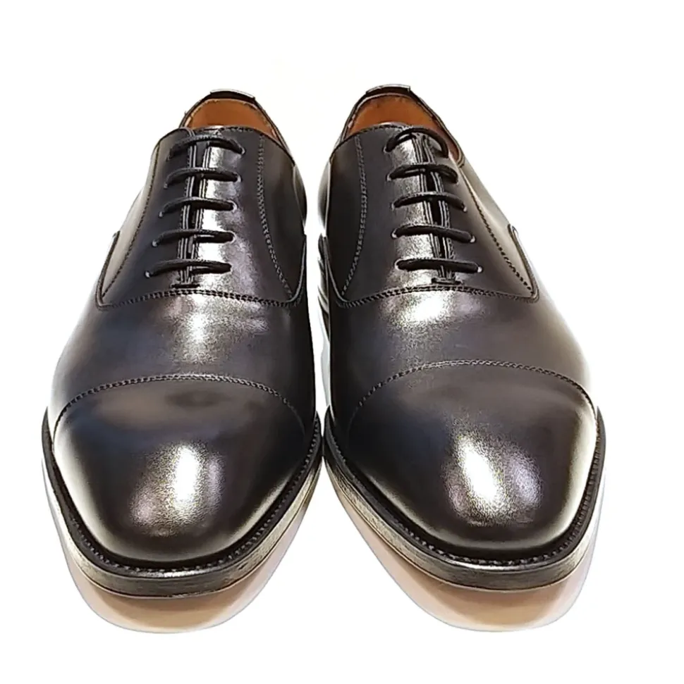 Klassischer schwarzer Boxcalf-Schuh mit Zehenkappe