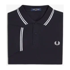 Klassisches Polo mit Doppelstreifen