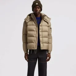 Kurze Daunenjacke mit abnehmbarer Kapuze