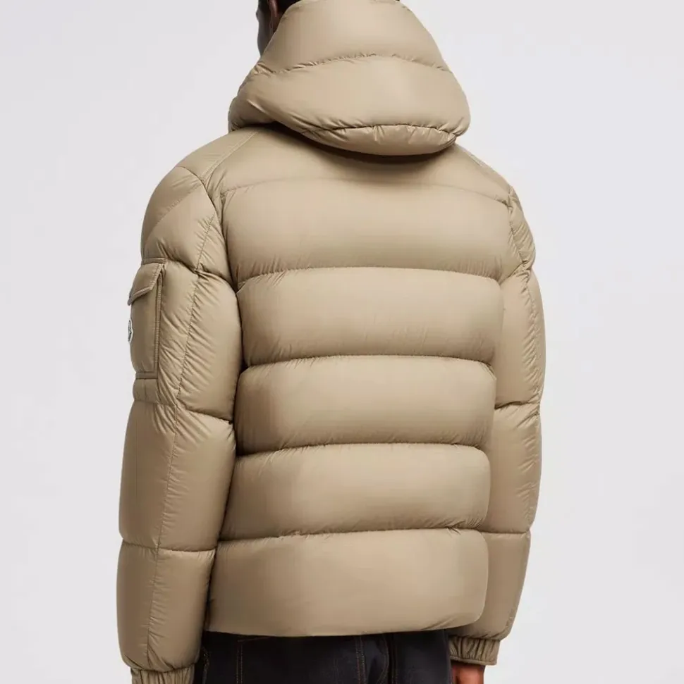 Kurze Daunenjacke mit abnehmbarer Kapuze