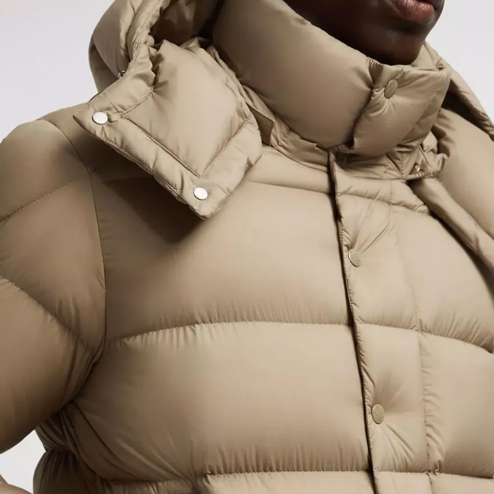 Kurze Daunenjacke mit abnehmbarer Kapuze
