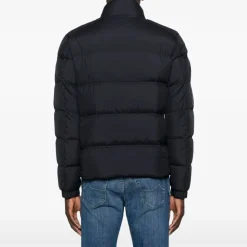 Kurze Daunenjacke mit Tricolor-Detail