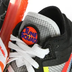 LeBron XVIII Low Basketballschuh