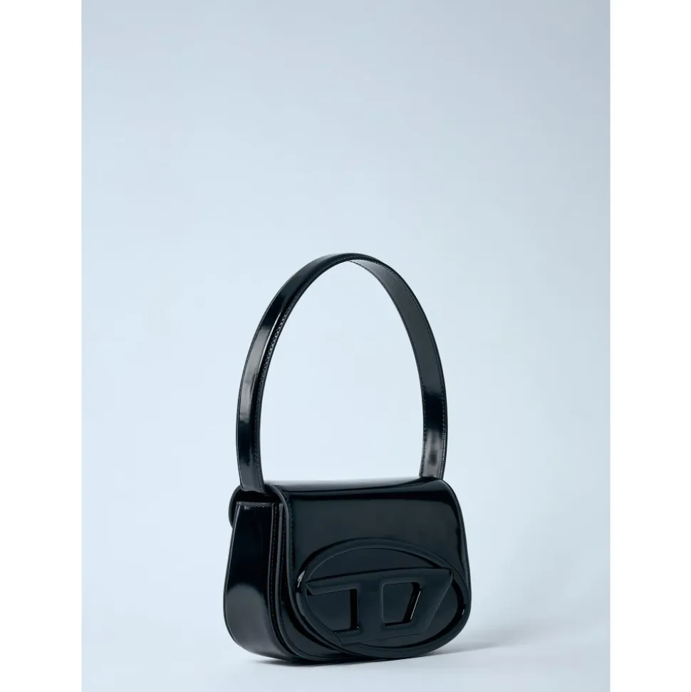 Ledertasche mit Logo-Plakette