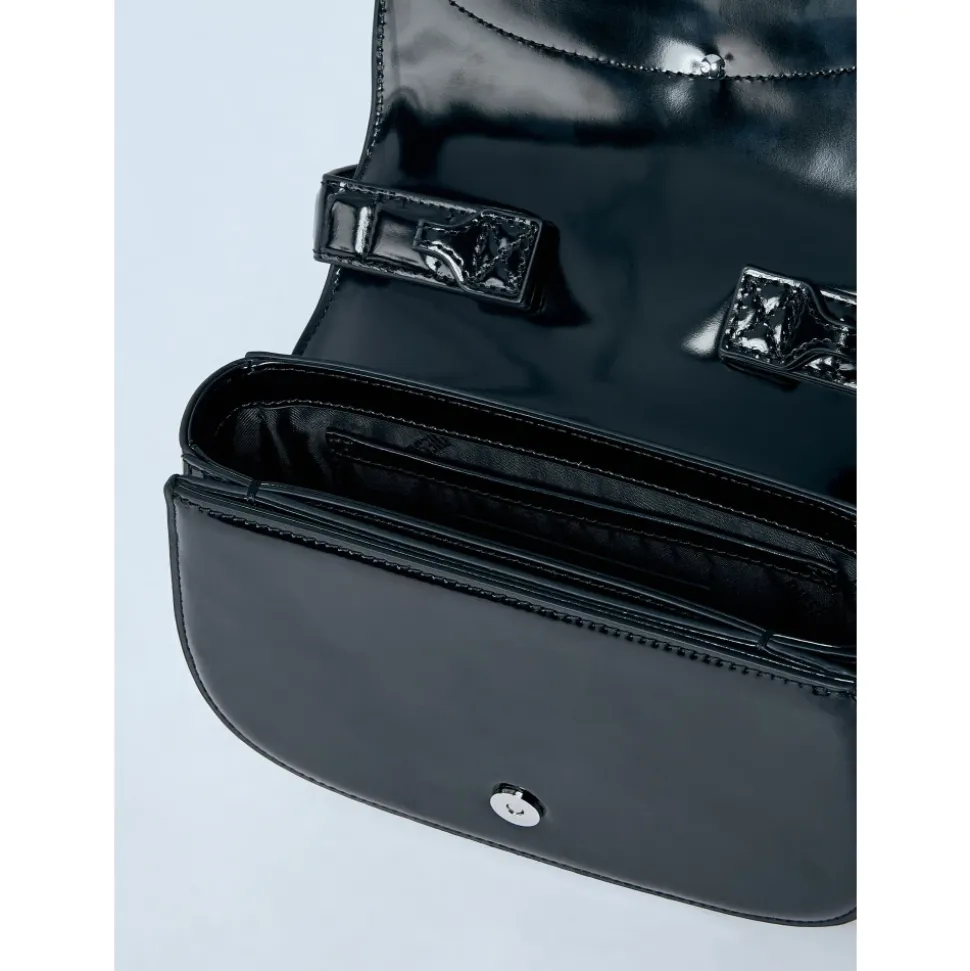 Ledertasche mit Logo-Plakette