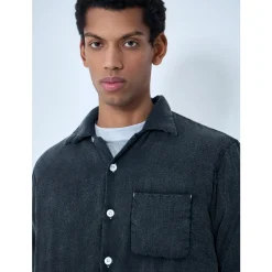 Locker geschnittenes Button-Down-Hemd