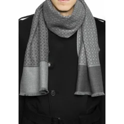 Logo scarf