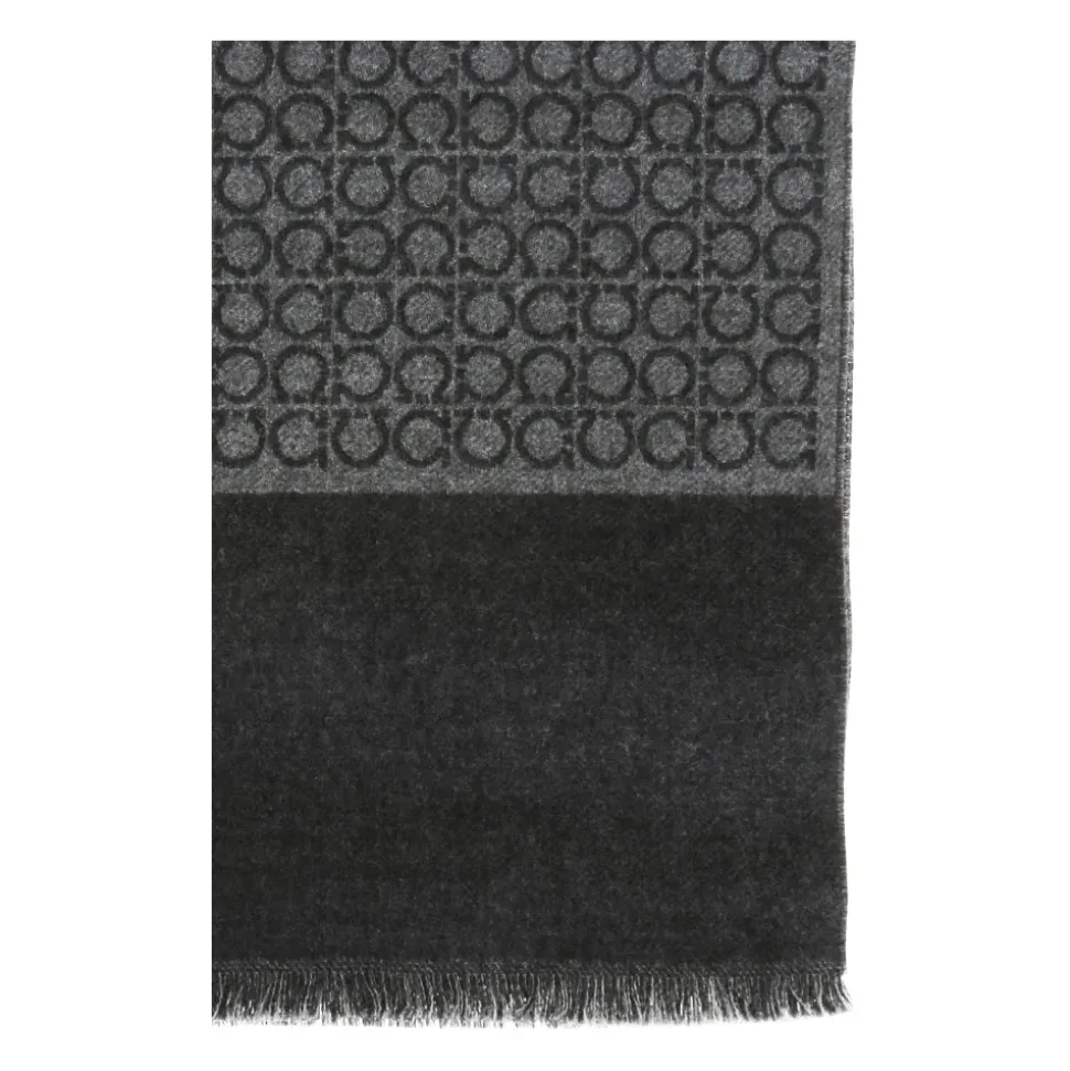 Logo scarf