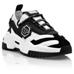 Low-top Sneakers Predator