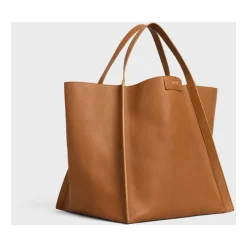 Medium Cube Bag aus geschmeidigem Kalbsleder