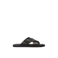 Minimalistische schwarze Lederschlappen