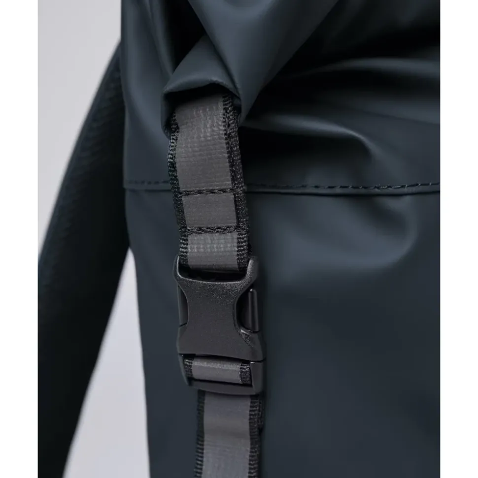 Minimalistischer Rolltop Rucksack Blau
