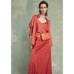 Petra, orangefarbene Gürteltasche aus Leder