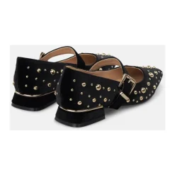 Pointed Ballerina mit Nieten