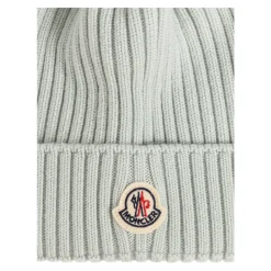 Pompon-Mütze mit Logo