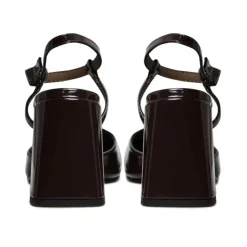 Pumps mit Blockabsatz aus Lackleder