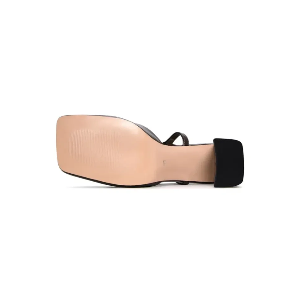 Pumps mit Blockabsatz aus Lackleder