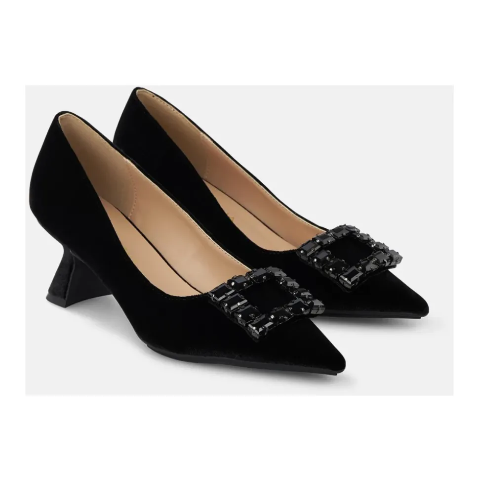 Pumps mit eckiger Spitze