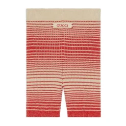Rote Bermudas Hose