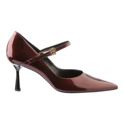 Rote Mary-Jane Pumps mit Charme