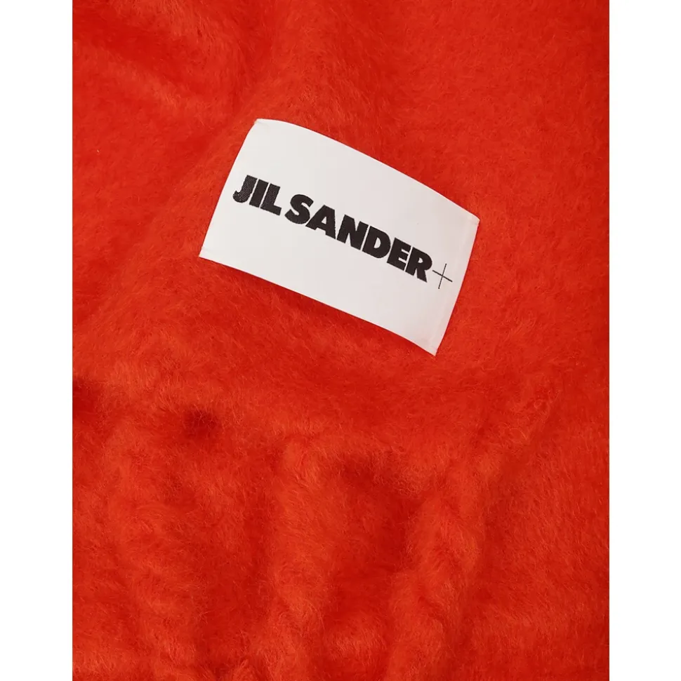 Roter Fransenschal mit Logopatch