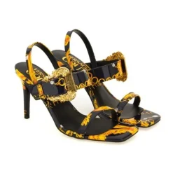 Sandalen mit Absatz