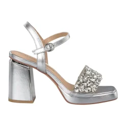 Sandalen mit breitem Strassriemen
