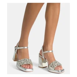 Sandalen mit breitem Strassriemen