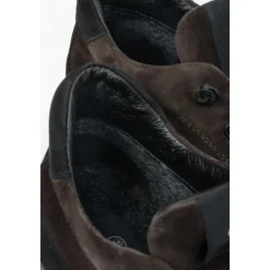Sattelbraune High-Top Sneakers