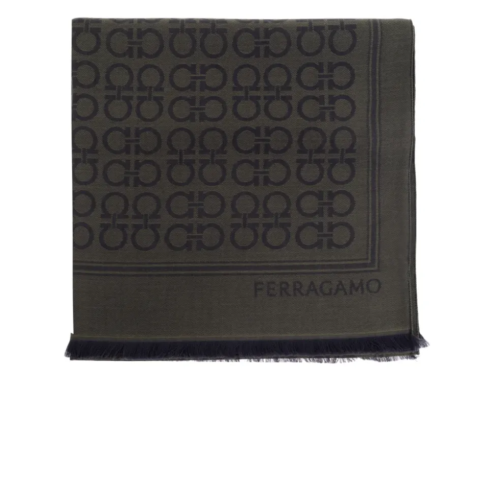 Schal mit Monogramm