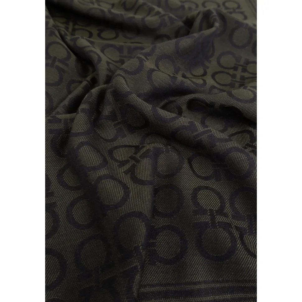Schal mit Monogramm