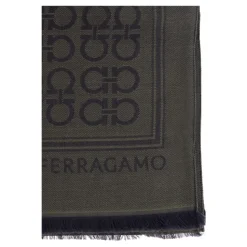 Schal mit Monogramm