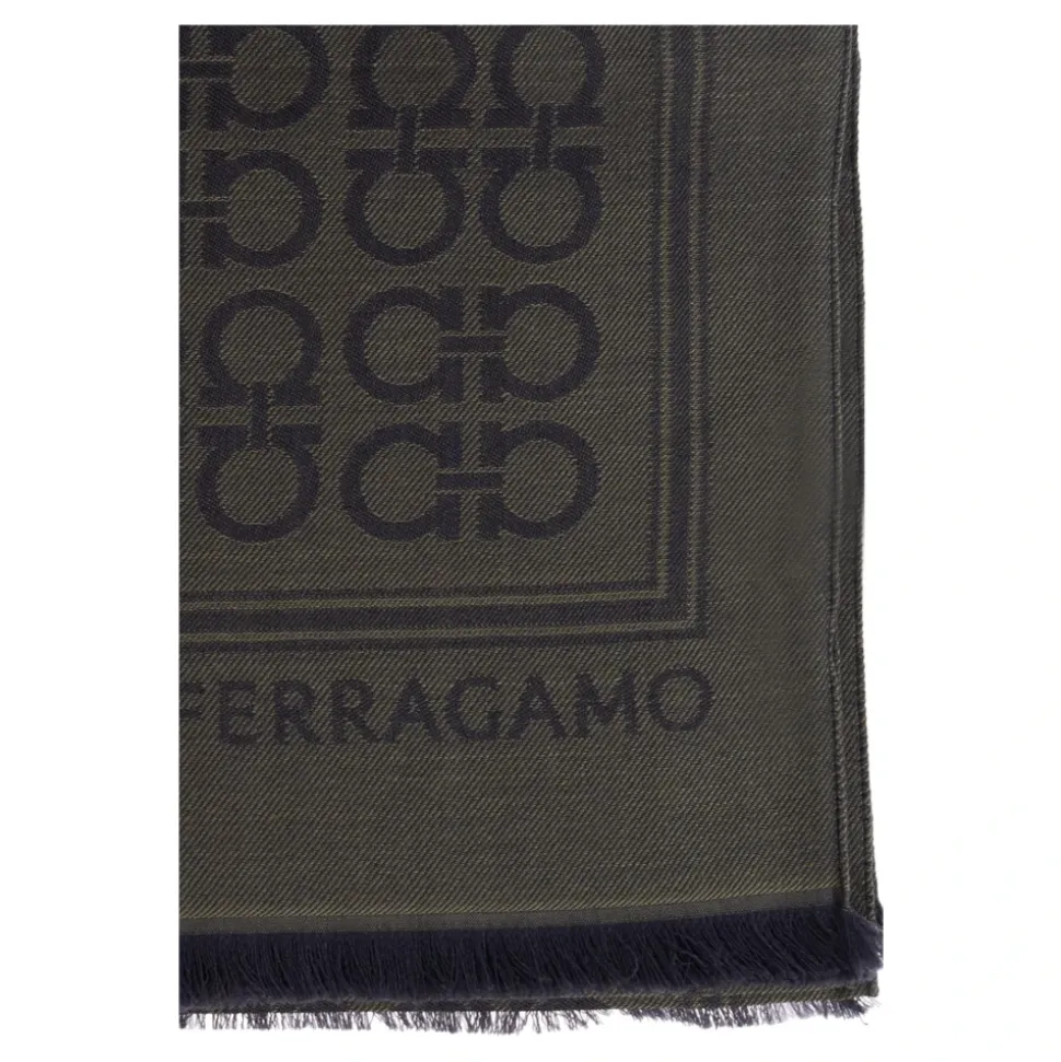 Schal mit Monogramm