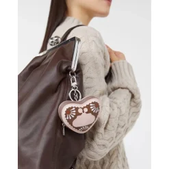 Schicke Lederclutch mit Metallverschluss